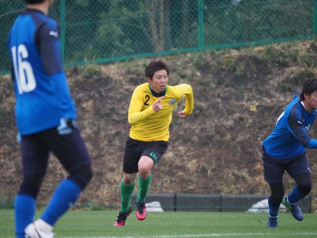 26日、川崎フロンターレとのトレーニングマッチ。前日のFC岐阜戦に出場しながら、フルタイムプレーした安西幸輝。監督、おれをもっと使ってくれの叫びが聞こえるよう。