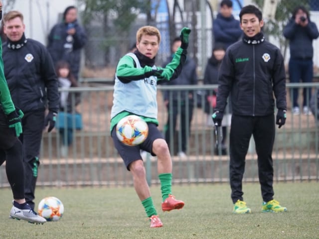 端戸仁は湘南ベルマーレから期限付き移籍で加入。