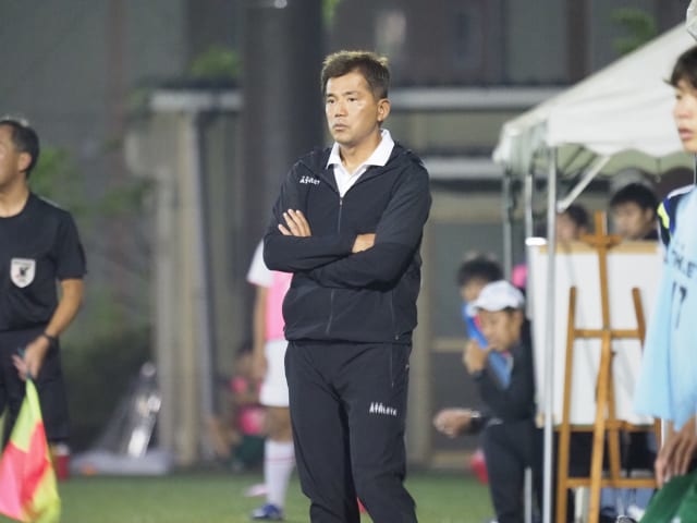 東京ヴェルディユースの指揮を執る永井秀樹監督。今季のチームはその手腕に託されることになった。