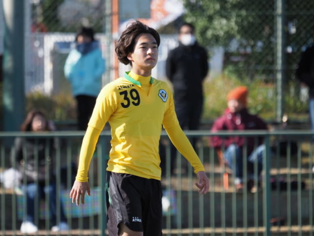 最終節のFC岐阜戦、石浦大雅（東京ヴェルディユース3年・2種登録）はトップデビューを果たした。プレーと仕草から、そこはかとなく気品漂う18歳。いいとこの子だなあ。