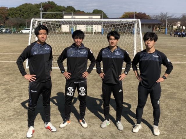 緑山SCの若手コーチングスタッフ。左から鈴木哲平、中根玄暉、金子悠斗、宮下弥優。