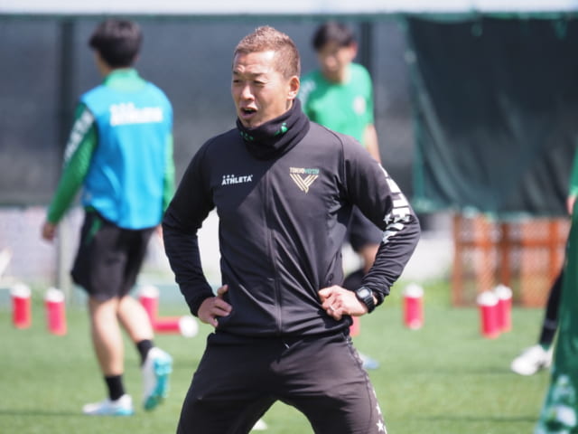 藤吉信次コーチの声がトレーニングを活気づかせる。