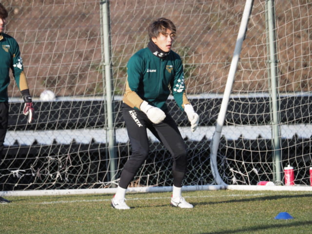 昨季は1試合の出場に終わった長沢祐弥。加入2年目、正GKの座をつかめるか。