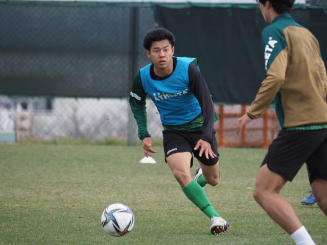 前節の栃木SC戦（3‐0○）、河村慶人はプロ初ゴールを決めた。ボールの追い方が迫力に満ちる。