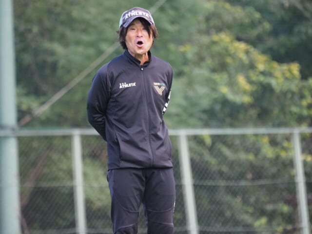 若手を鍛えに鍛えた長島裕明コーチ。
