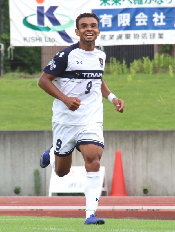 ラインメール青森の選手として活躍を続ける元栃木SCの盛礼良レオナルド。昨年7月には日本国籍を取得し、来日したときの最初の地である青森で奮闘を続ける。