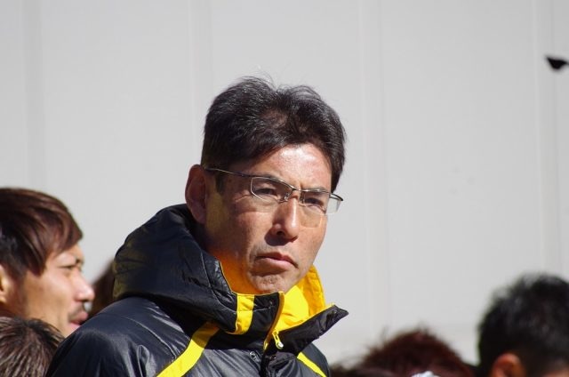 横山雄次監督。結構厳しい表情が多かった。