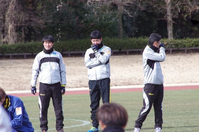 浜岡寛コーチと松田正俊ヘッドコーチもにこやかに選手たちを眺めていた。